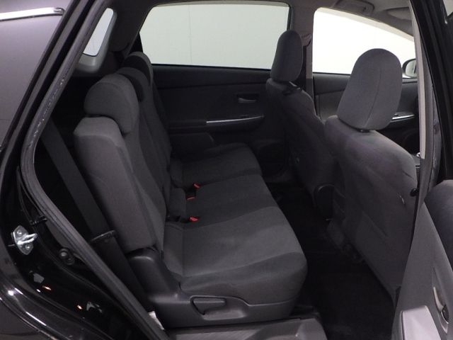 TOYOTA PRIUS ALPHA 2012