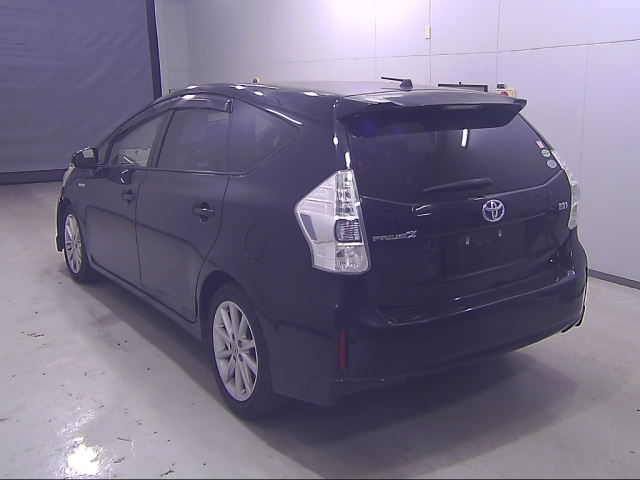 TOYOTA PRIUS ALPHA 2012