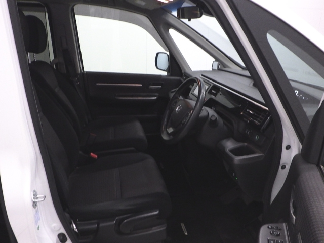 HONDA STEP WAGON 2016