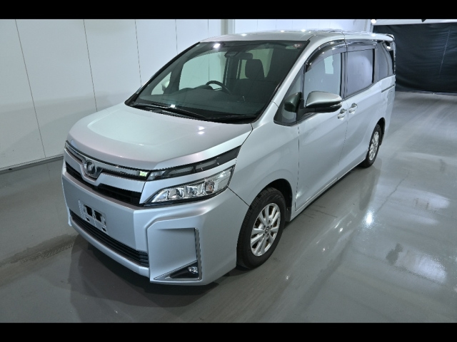 TOYOTA VOXY 2018