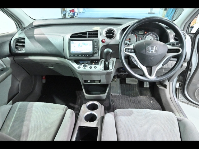 HONDA STREAM 2010