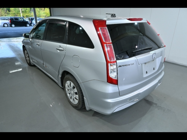 HONDA STREAM 2010