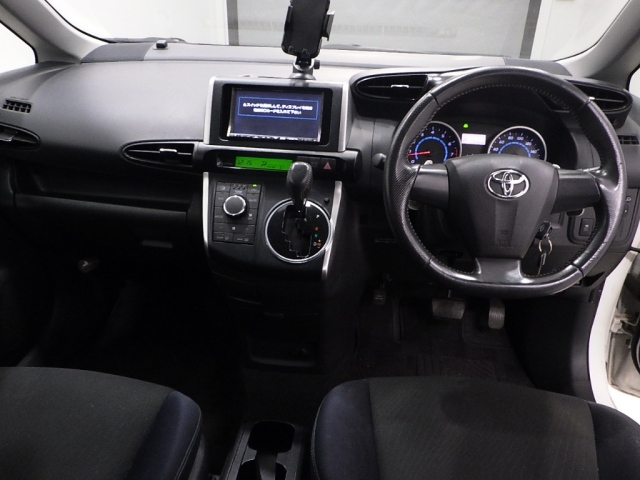 TOYOTA WISH 2010