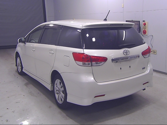 TOYOTA WISH 2010