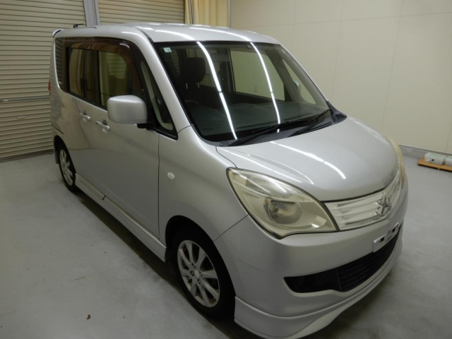 MITSUBISHI DELICA D2 2012