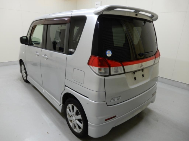 MITSUBISHI DELICA D2 2012