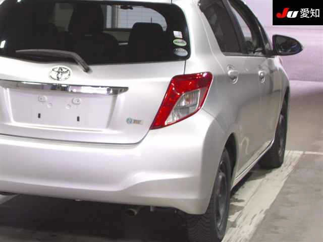 TOYOTA VITZ 2013