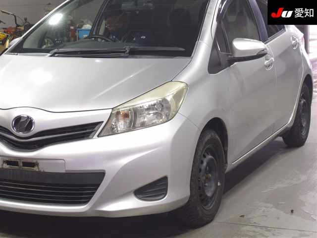 TOYOTA VITZ 2013
