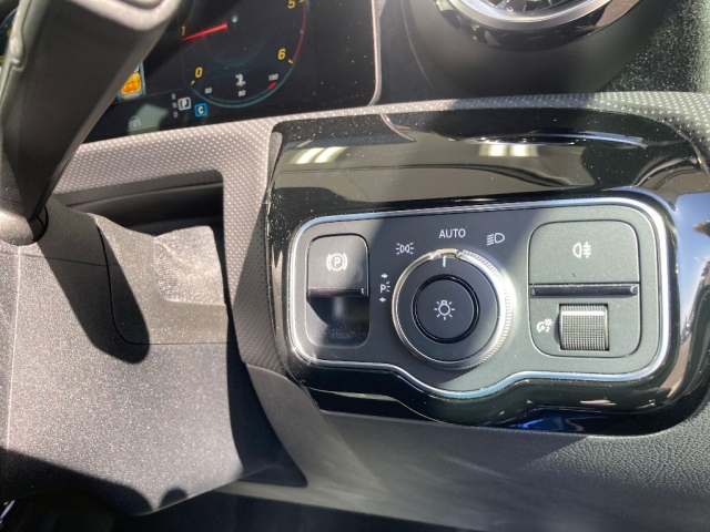 MERCEDES BENZ A CLASS 2021