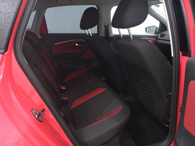 VOLKSWAGEN CROSS POLO 2016