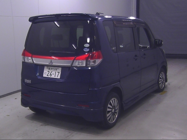 MITSUBISHI DELICA D2 2011