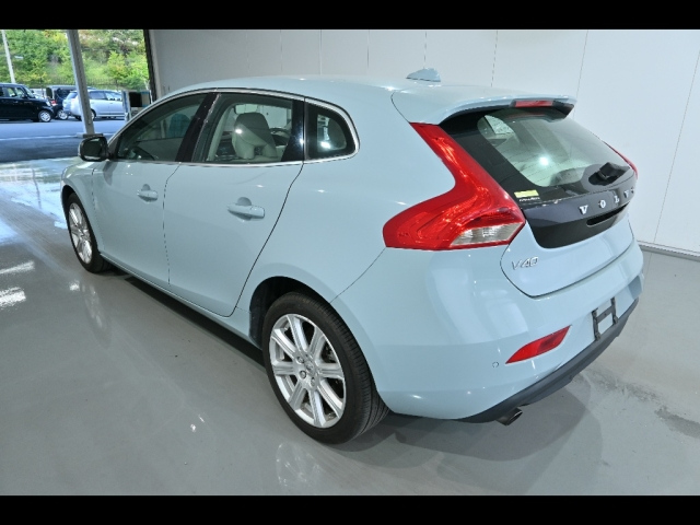 VOLVO V40 2016