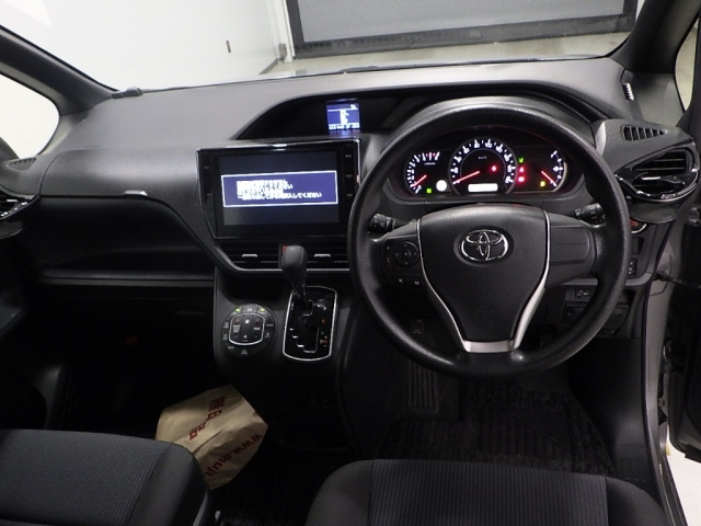 TOYOTA NOAH 2016