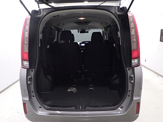 TOYOTA NOAH 2016