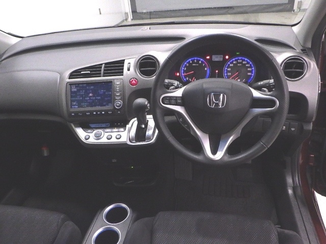 HONDA STREAM 2013