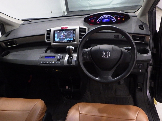HONDA FREED 2015