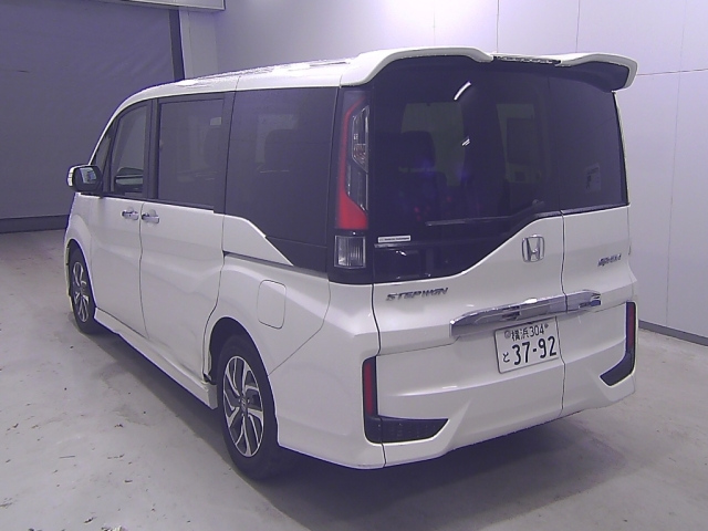 HONDA STEP WAGON 2016