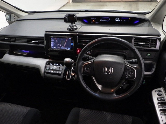 HONDA STEP WAGON 2016