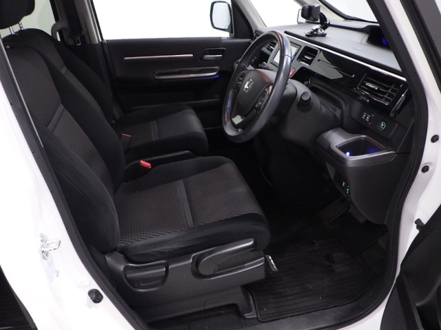 HONDA STEP WAGON 2016