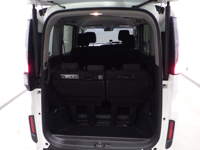 HONDA STEP WAGON 2016