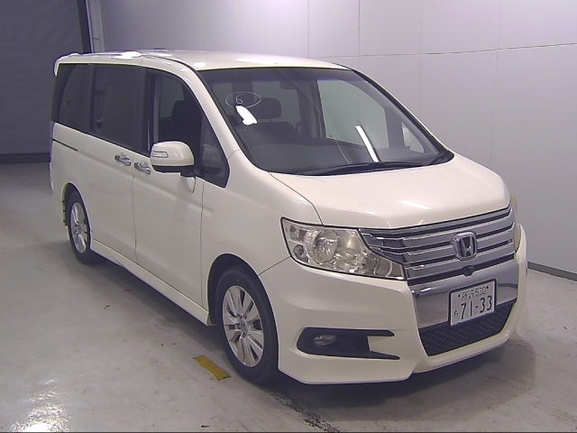 HONDA STEP WAGON 2011