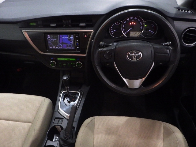 TOYOTA AURIS 2012