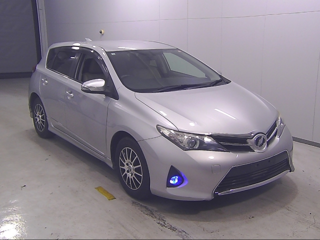 TOYOTA AURIS 2012