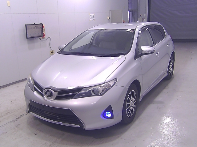 TOYOTA AURIS 2012