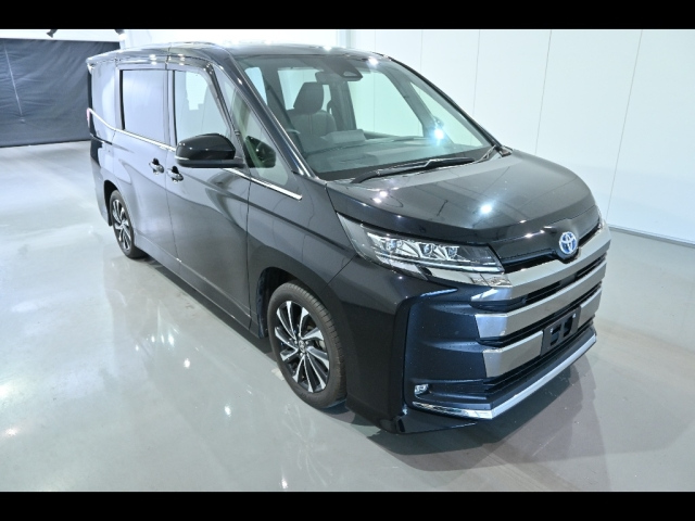 TOYOTA NOAH 2022
