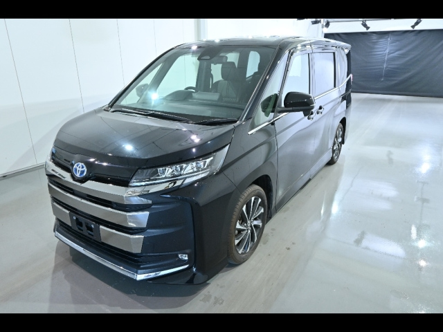 TOYOTA NOAH 2022