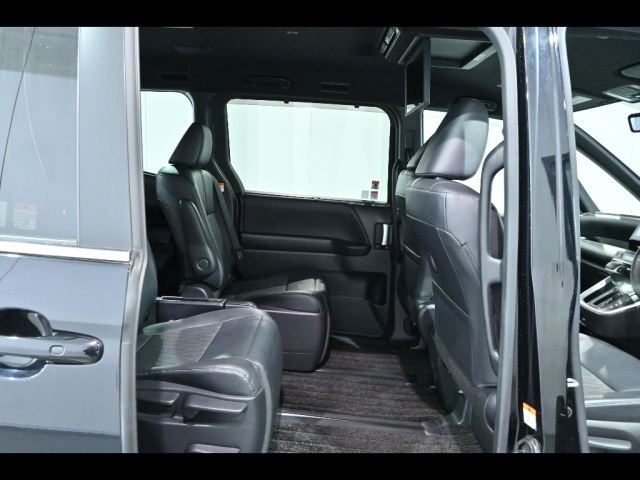 TOYOTA NOAH 2022