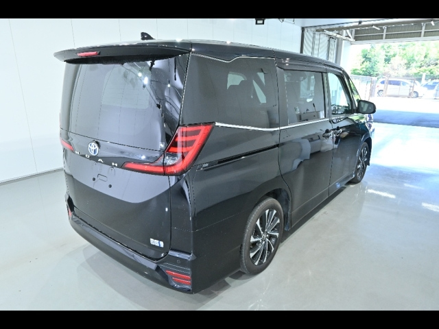 TOYOTA NOAH 2022
