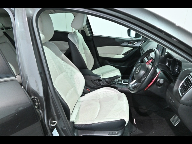 MAZDA AXELA 2016