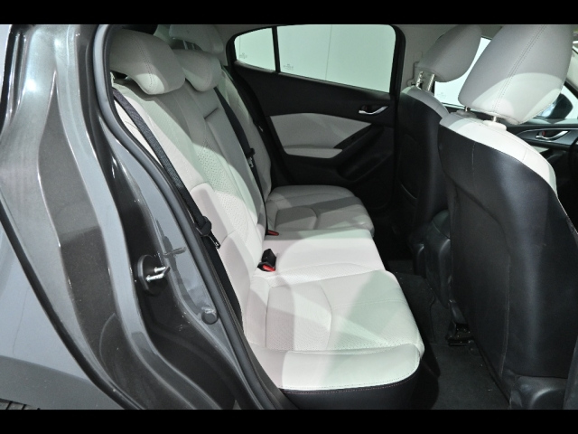 MAZDA AXELA 2016