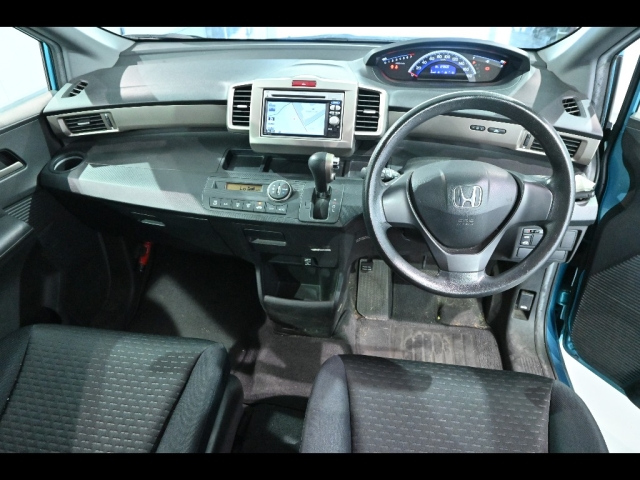 HONDA FREED 2011