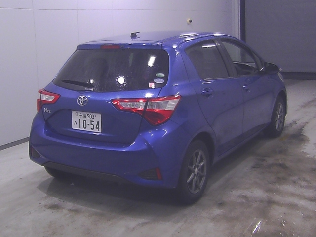 TOYOTA VITZ 2017