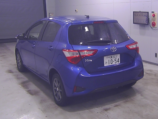 TOYOTA VITZ 2017