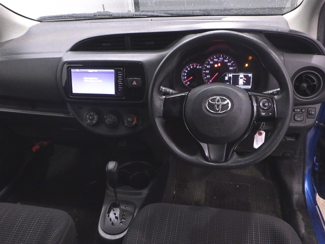TOYOTA VITZ 2017