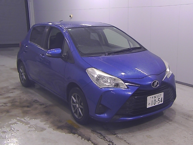 TOYOTA VITZ 2017