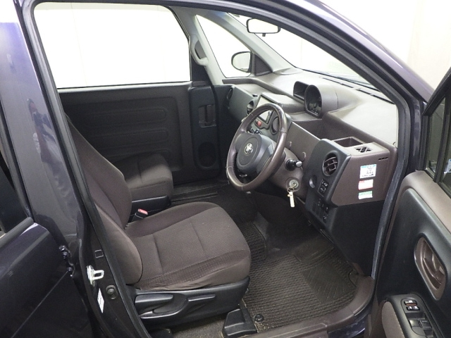 TOYOTA SPADE 2013