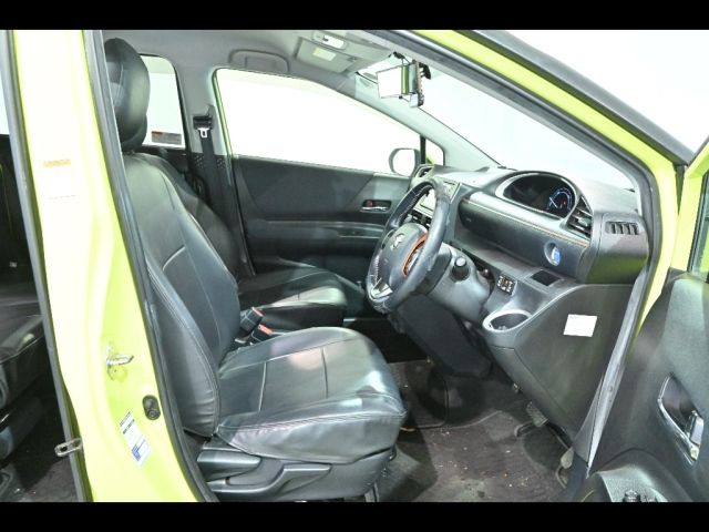 TOYOTA SIENTA 2016