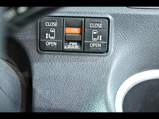 TOYOTA SIENTA 2016