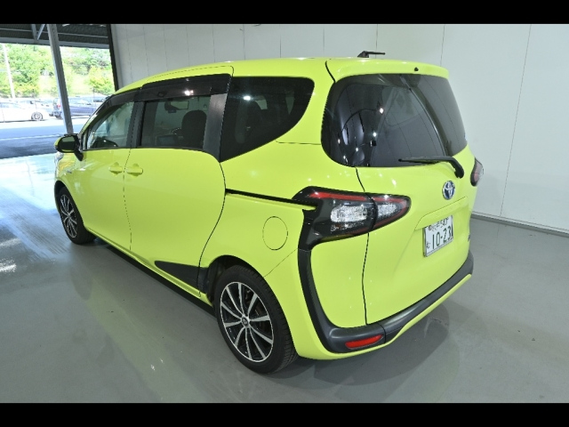 TOYOTA SIENTA 2016