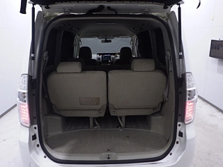 TOYOTA NOAH 2008