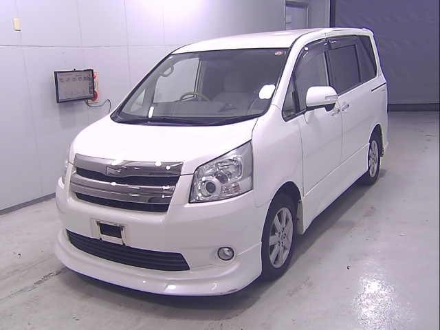 TOYOTA NOAH 2008