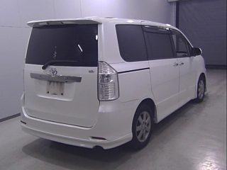 TOYOTA NOAH 2008