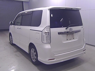 TOYOTA NOAH 2008