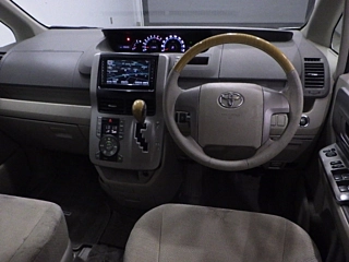 TOYOTA NOAH 2008