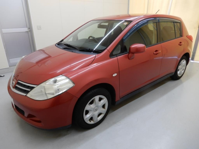 NISSAN TIIDA 2010