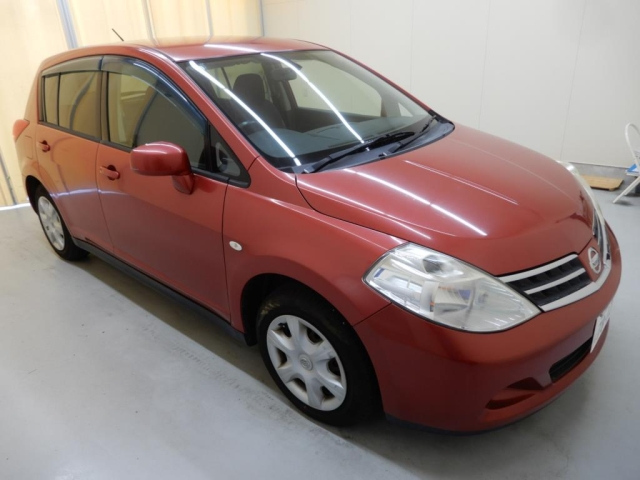 NISSAN TIIDA 2010